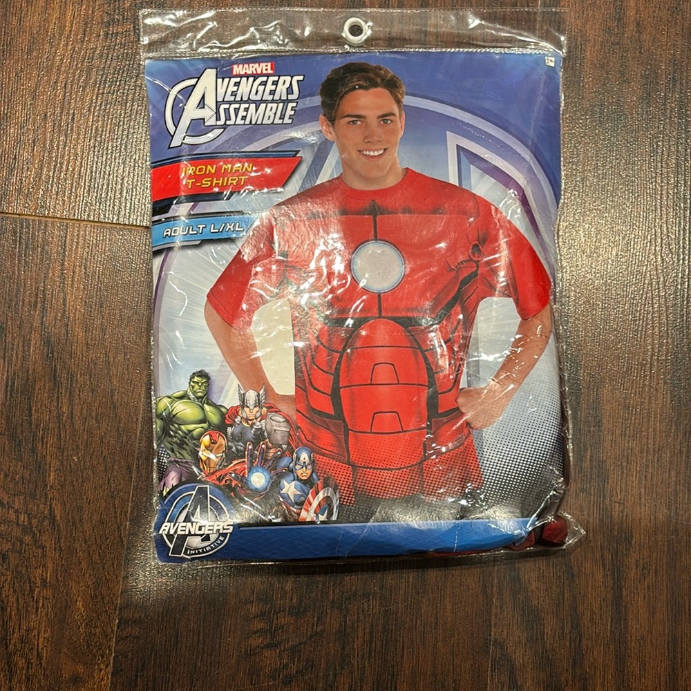 Marvel Costume Avengers Assemble Iron Man T-Shirt - Red Men’s NWT